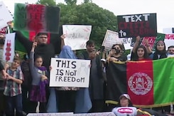 Hundreds Of Afghans In US Protest Outside White House Hundreds Of Afghans In US Protest Outside White House