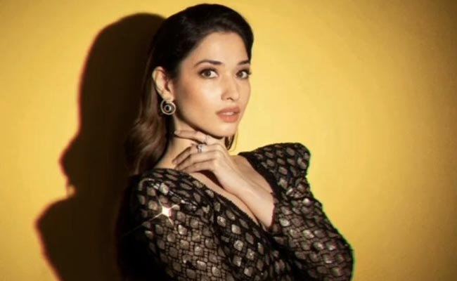 बाहुबली एक्ट्रेस तमन्ना भाटिया ने ब्लैक ड्रेस में शेयर किया Video, बोलीं- ग्लैमरस इतना कि...