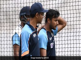 ENG vs IND: मोहम्मद सिराज की घातक गेंद मयंक अग्रवाल के सिर पर लगी, पहले टेस्ट से हुए बाहर ENG vs IND: मोहम्मद सिराज की घातक गेंद मयंक अग्रवाल के सिर पर लगी, पहले टेस्ट से हुए बाहर