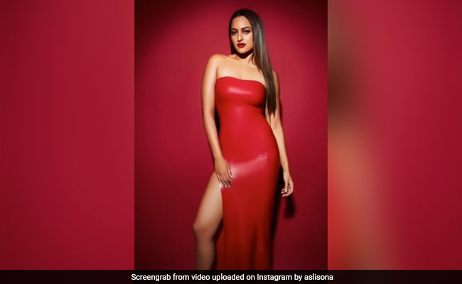 फैंस को भा गया सोनाक्षी सिन्हा का ये नया अंदाज, वीडियो शेयर कर कहा- मैं किसी भी रंग में रंग सकती हूं...