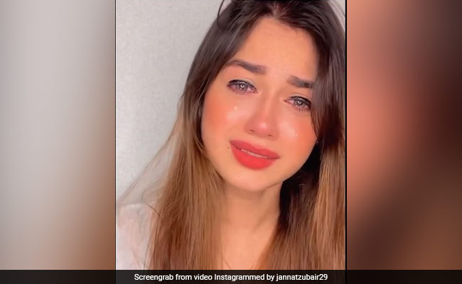 Jannat Zubair ने हाल पूछे जाने पर निकाला दिल का गुबार, लगीं फूट-फूटकर रोने- देखें Video