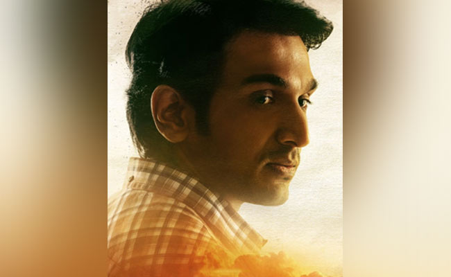 Presenting Pratik Gandhi's First Look From <i>Dedh Bigha Zameen</i>