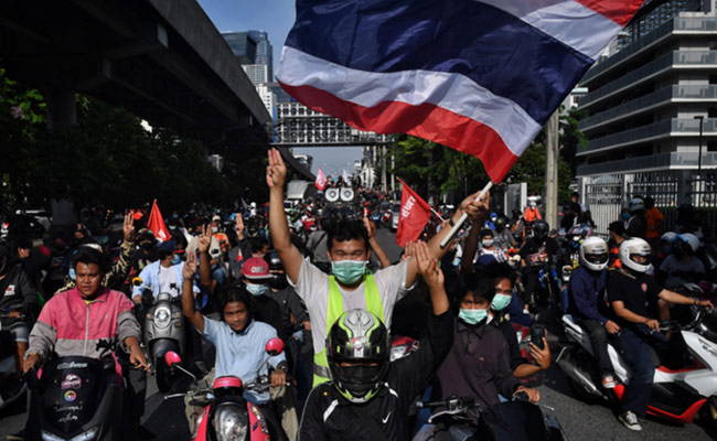 Thai Police Fire Rubber Bullets, Tear Gas At Bangkok Protest