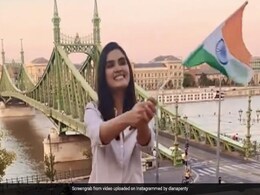 डायना पेंटी ने बुडापेस्ट में यूं लहराया तिरंगा, 'सलाम इंडिया' सॉन्ग पर यूं दिए एक्सप्रेशन- देखें Video डायना पेंटी ने बुडापेस्ट में यूं लहराया तिरंगा, 'सलाम इंडिया' सॉन्ग पर यूं दिए एक्सप्रेशन- देखें Video
