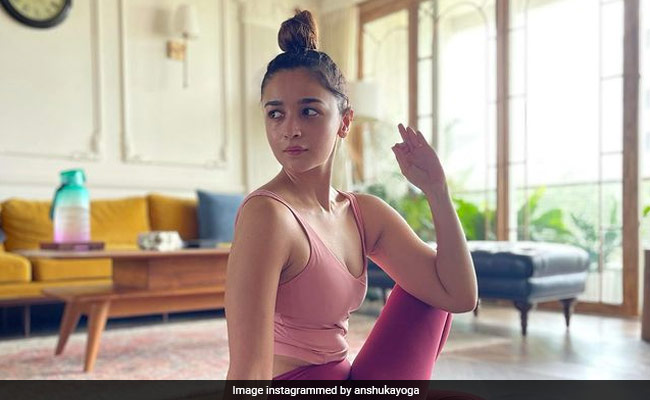 "Twist And Glow": Alia Bhatt's Morning Routine Includes Yoga With A Side Of Sunshine