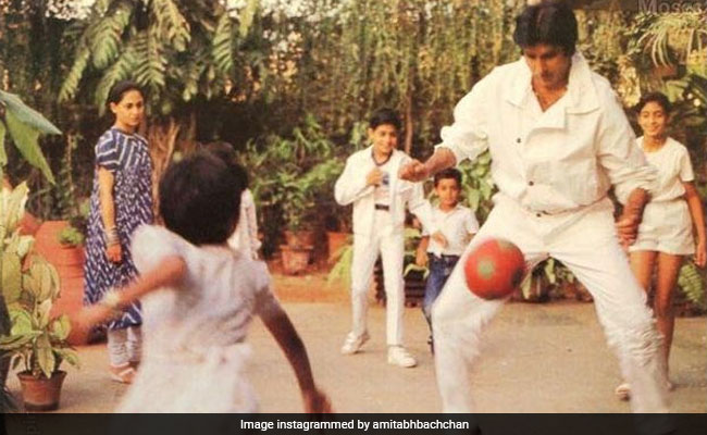 Count The Stars In This Throwback Pic Shared By Amitabh Bachchan