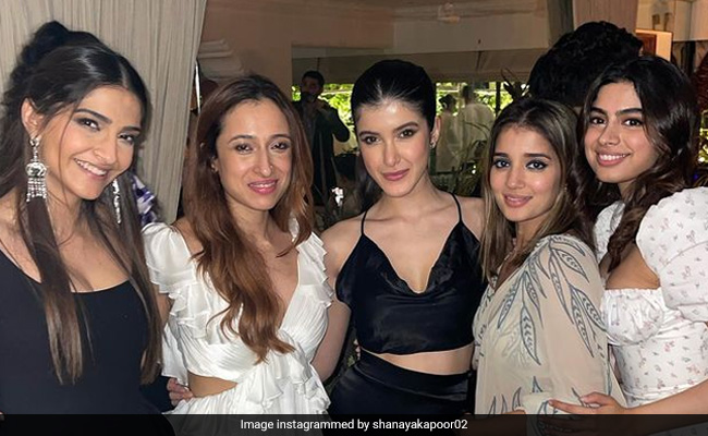 How Sonam, Khushi, Shanaya And Others Lit-Up Rhea Kapoor And Karan Boolani's Reception