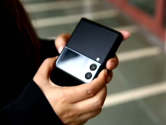Samsung Galaxy Z Flip 3: Making Smartphones Cool Again?