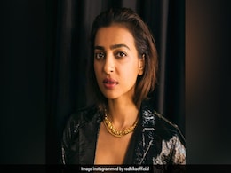 Radhika Apte ने ग्लैमरस लुक में शेयर की फोटो तो फैन्स बोले- उल्लू बना रही हो क्या? Radhika Apte ने ग्लैमरस लुक में शेयर की फोटो तो फैन्स बोले- उल्लू बना रही हो क्या?