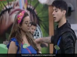 प्रतीक सहजपाल का गुस्सा सातवें आसमान पर, तोड़ा बिग बॉस के घर का सामान...देखें Video प्रतीक सहजपाल का गुस्सा सातवें आसमान पर, तोड़ा बिग बॉस के घर का सामान...देखें Video