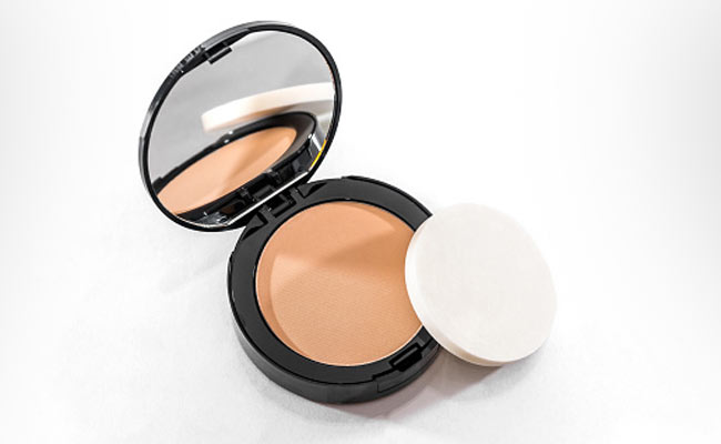 Give Your Base Makeup The Perfect Finish With These Compact Powders