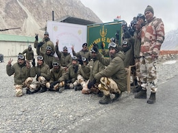 लद्दाख में चीन के खिलाफ पराक्रम दिखाने वाले ITBP के 20 जवान वीरता के पुलिस पदक से सम्मानित लद्दाख में चीन के खिलाफ पराक्रम दिखाने वाले ITBP के 20 जवान वीरता के पुलिस पदक से सम्मानित