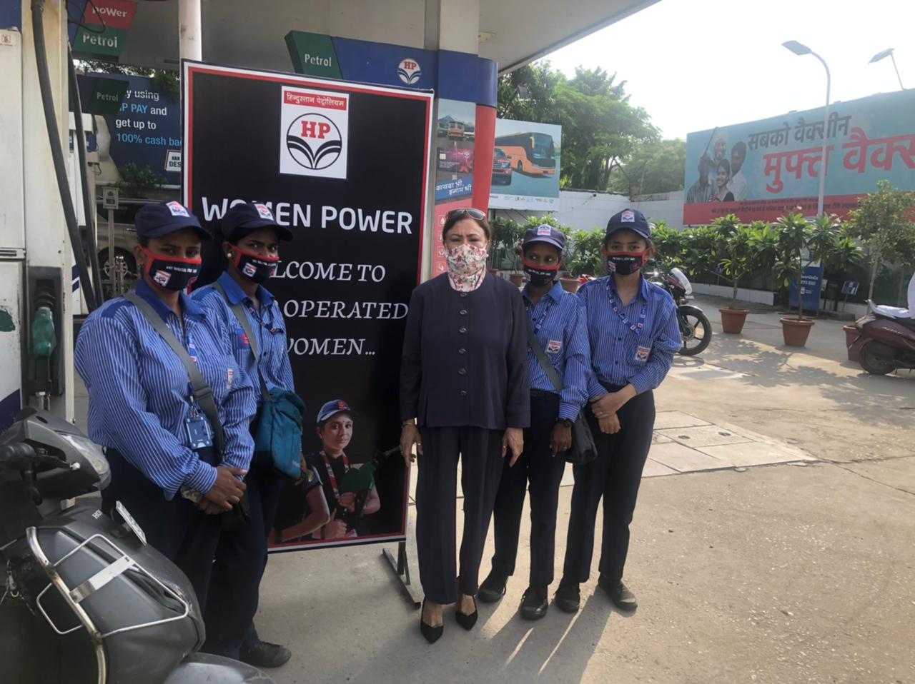 दिल्ली का अनोखा पेट्रोल पंप, यहां सिर्फ महिलाओं को ही नौकरी मिलती है