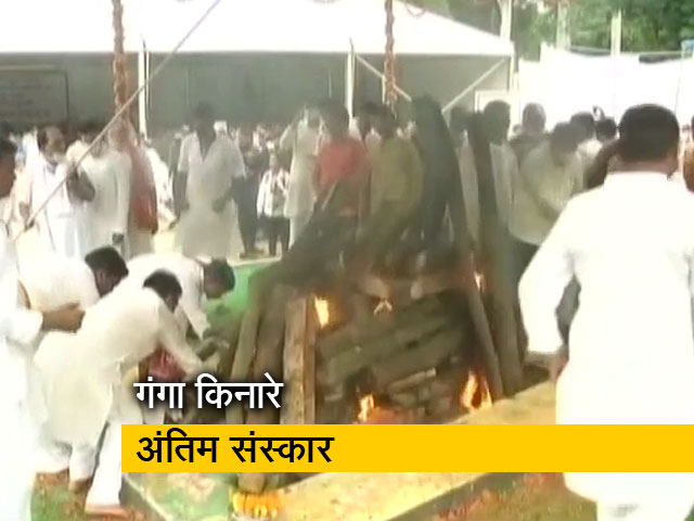 बुलंदशहर में गंगा किनारे कल्याण सिंह को अंतिम विदाई, बीजेपी के कई बड़े नेता पहुंचे बुलंदशहर में गंगा किनारे कल्याण सिंह को अंतिम विदाई, बीजेपी के कई बड़े नेता पहुंचे