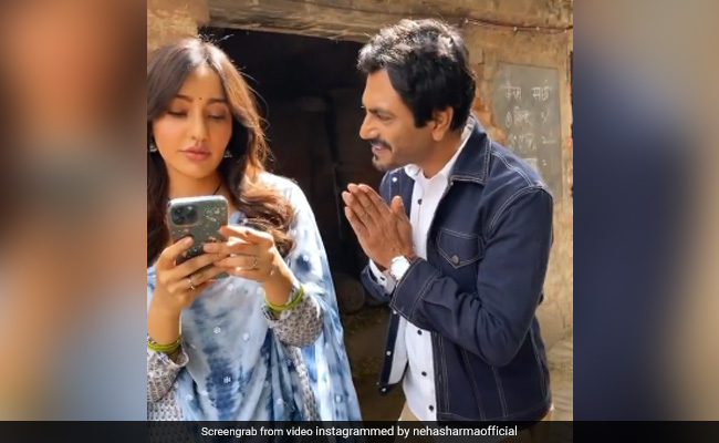 नेहा शर्मा ने यूं ली नवाजुद्दीन सिद्दीकी की 'फिरकी', देखें मजेदार Video