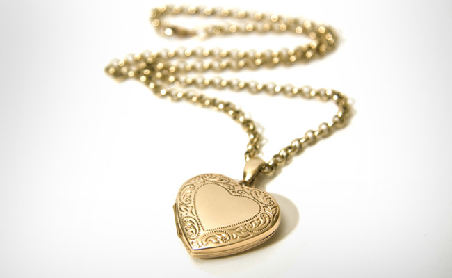 These Elegant Gold Pendants Will Pair Gorgeously With Your Daily Fashion Looks