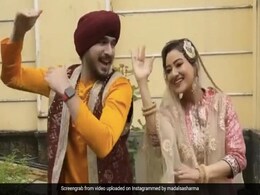 मिथुन चक्रवर्ती की बहू मदालसा शर्मा ने किया जोरदार भांगड़ा, Video हुआ वायरल मिथुन चक्रवर्ती की बहू मदालसा शर्मा ने किया जोरदार भांगड़ा, Video हुआ वायरल