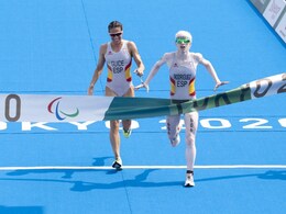 Paralympic Triathlete Who Helped Spain Fight Covid Wins Gold