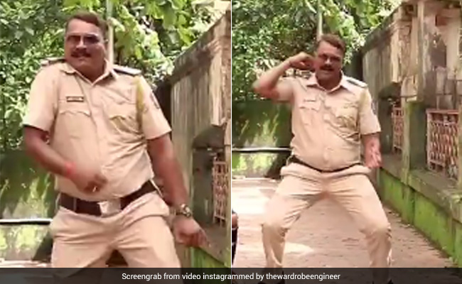 डांस के मामले में पुलिसवाले ने गोविंदा को भी छोड़ा पीछे, कमर लचकाकर किया धमाकेदार डांस, लोगों ने दिल खोलकर की तारीफ - देखें Video