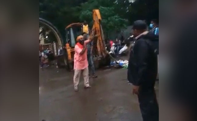 Civic Official Loses 3 Fingers After Angry Hawker Attacks Her Near Mumbai
