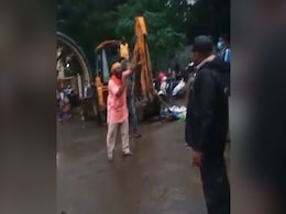 Civic Official Loses 3 Fingers After Angry Hawker Attacks Her Near Mumbai Civic Official Loses 3 Fingers After Angry Hawker Attacks Her Near Mumbai