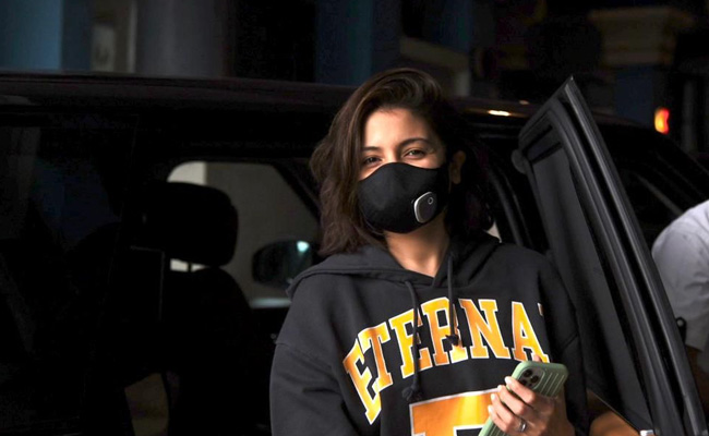 Anushka Sharma Is Back At Work And These Pics Are Going Viral