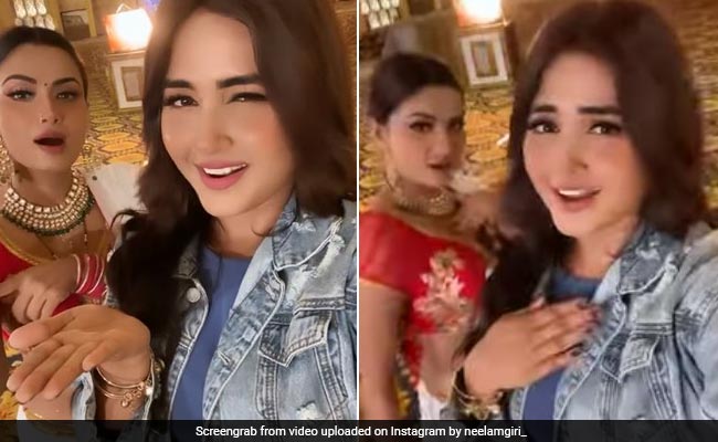 Kajal Raghwani ने Neelam Giri के साथ Bhojpuri सॉन्ग 'गोदनवा' पर किया डांस, देखें वीडियो