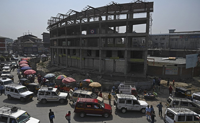 Internet Curb Eased, Situation Normal: J&K Cops After Separatist's Burial