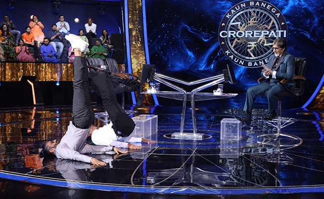 KBC 13 में सुनील शेट्टी और जैकी श्रॉफ ने दिखाया अपनी मसल्स का दम, इम्प्रेस हुए अमिताभ बच्चन, देखें Video