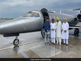 पंजाब सीएम की चार्टर्ड फ्लाइट से दिल्ली यात्रा पर आप और अकाली दल ने साधा निशाना पंजाब सीएम की चार्टर्ड फ्लाइट से दिल्ली यात्रा पर आप और अकाली दल ने साधा निशाना