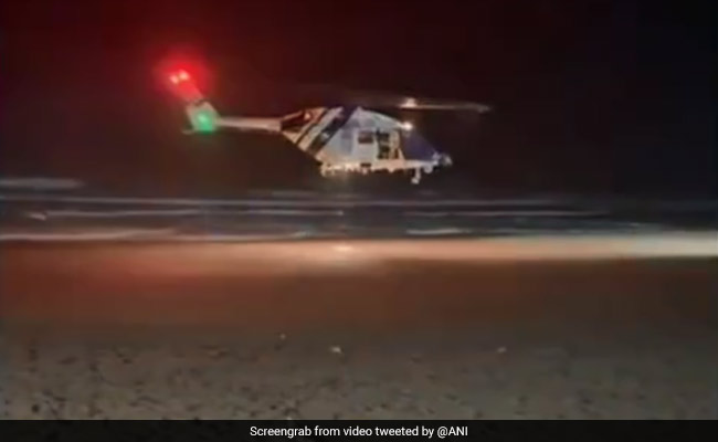 VIDEO: दीव में कोस्टगार्ड ने अंधेरी रात में चलाया ऑपरेशन, डूबते जहाज़ से 7 को बचाया