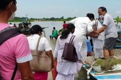 Assam Health Workers Risk Boat Rides On Flooded River To Vaccinate People Assam Health Workers Risk Boat Rides On Flooded River To Vaccinate People