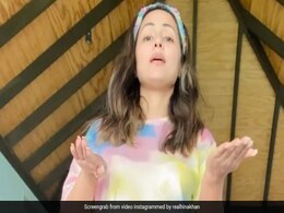 Hina Khan ने नाइट सूट में अंग्रेजी 'Ayy Macarena' पर किया ऐसा डांस, देख फैन्स भी लगे थिरकने...Video वायरल Hina Khan ने नाइट सूट में अंग्रेजी 'Ayy Macarena' पर किया ऐसा डांस, देख फैन्स भी लगे थिरकने...Video वायरल