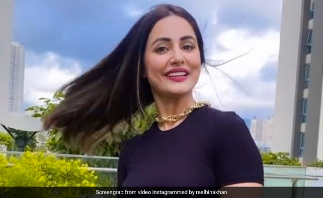 हिना खान ने बालों को फ्लिप करते हुए शेयर किया स्लो-मोशन वीडियो, फैन्स बोले- अदा हो तो ऐसी... हिना खान ने बालों को फ्लिप करते हुए शेयर किया स्लो-मोशन वीडियो, फैन्स बोले- अदा हो तो ऐसी...