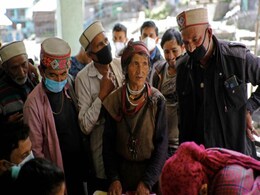 5 Doctors Scale Rockslides, Invoke Gods To Vaccinate Himachal Villages 5 Doctors Scale Rockslides, Invoke Gods To Vaccinate Himachal Villages