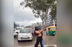 Indore Woman In Trouble For Dancing At Traffic Signal Indore Woman In Trouble For Dancing At Traffic Signal