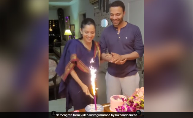 How Ankita Lokhande And Boyfriend Vicky Jain Celebrated <i>Pavitra Rishta</i> Release
