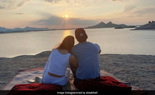 आलिया भट्ट ने रणबीर कपूर के साथ शेयर की रोमांटिक फोटो, लिखा- हैप्पी बर्थडे माय लाइफ...