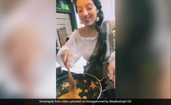 Deepika Singh का वीडियो हुआ वायरल, किचन में बाप्पा के लिए मोदक बनाती नजर आईं ऐक्ट्रेस...देखें Video
