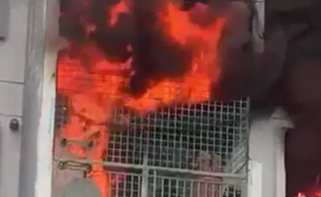 बेंगलुरुः फ्लैट में लगी भीषण आग, महिला की दर्दनाक मौत; वायरल हो रहा वीडियो
