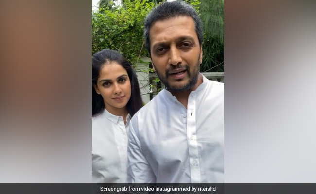 Riteish Deshmukh's Epic Response To Troll Who Called Genelia D'Souza "Vulgar"
