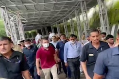 Rahul Gandhi Walks 14 KM to Vaishno Devi, Says "No Political Comments Here" Rahul Gandhi Walks 14 KM to Vaishno Devi, Says "No Political Comments Here"