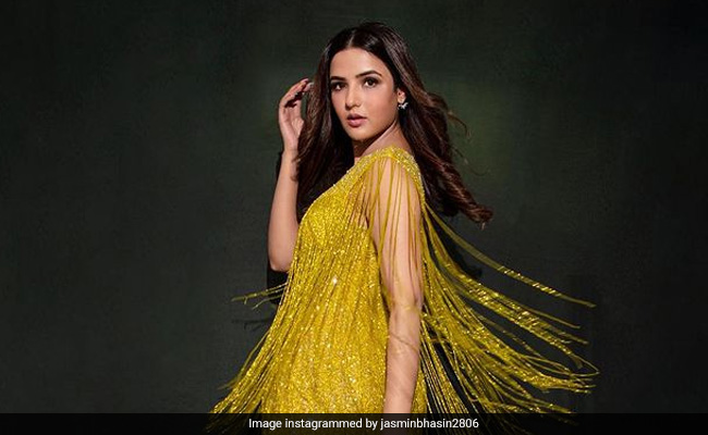 जैस्मिन भसीन का नया लुक देख दीवाने हुए अली गोनी, कमेंट में लिखा खास नोट