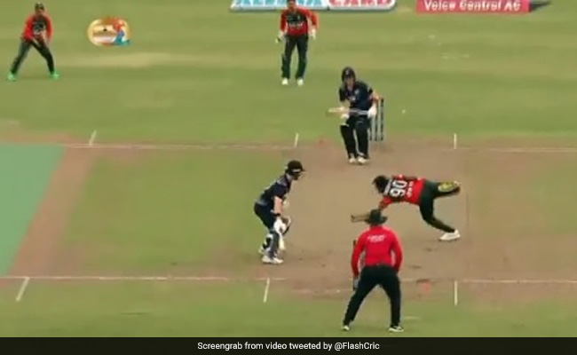 बांग्लादेशी गेंदबाज मुस्तफिजुर रहमान ने अपनी ही गेंद पर लपका हैरत भरा कैच, देखकर बल्लेबाज के उड़ गए होश- Video