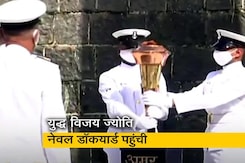 भारत-पाकिस्तान युद्ध विजय ज्योति मुंबई के नेवल डॉकयार्ड में पहुंची भारत-पाकिस्तान युद्ध विजय ज्योति मुंबई के नेवल डॉकयार्ड में पहुंची