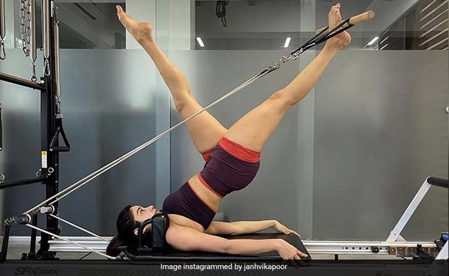 "Pilates Girl" Janhvi Kapoor Began Her Weekend Like This
