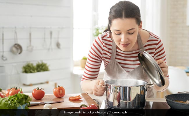 LPG Price Hike : एलपीजी गैस सिलेंडर के बढ़े दाम, ऐसे बनाएंगी खाना तो कम खर्च होगी गैस, होगी बड़ी बचत