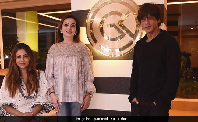 अंदर से कैसा है शाहरुख खान का बंगला 'मन्नत', तस्वीरों और वीडियो में करिए घर की सैर