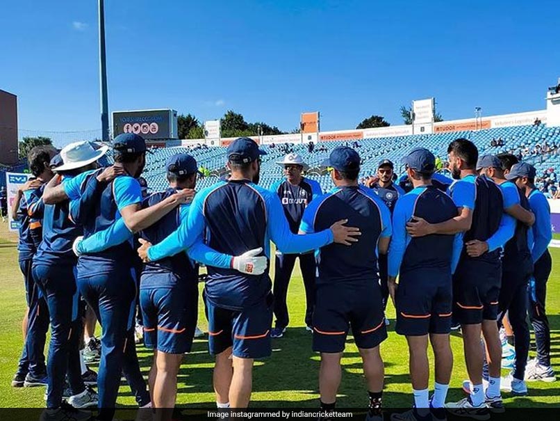 Ravi Shastri, Indian Cricket Team Coaching Staff Awaiting "Fit To Fly" Certificate In Order To Return Home, Says BCCI Official: Report