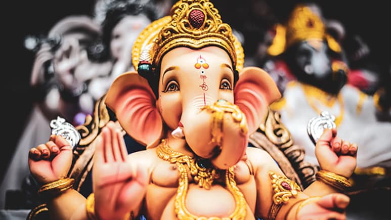 Wednesday Puja Tips: बुधवार की पूजा में इन 5 चीजों को चढ़ाते ही बरसता है गणपति का आशीर्वाद, बन जाते हैं सारे बिगड़े काम